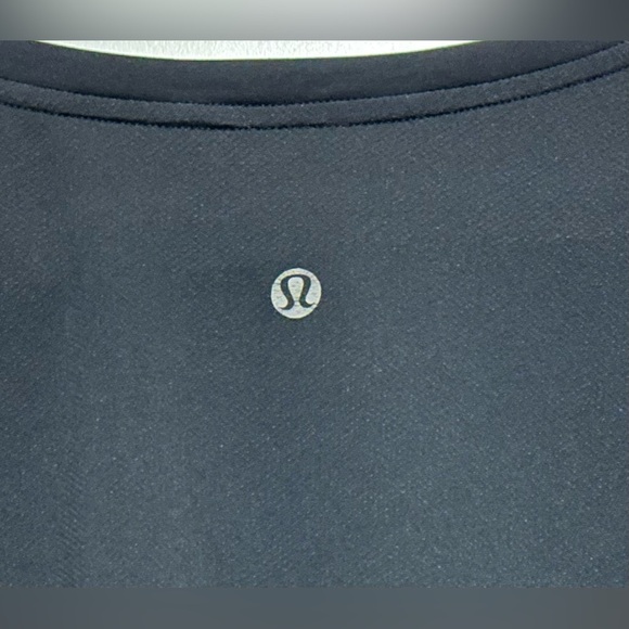 Lululemon: Women’s Short Sleeve Shirt - Picture 3 of 7